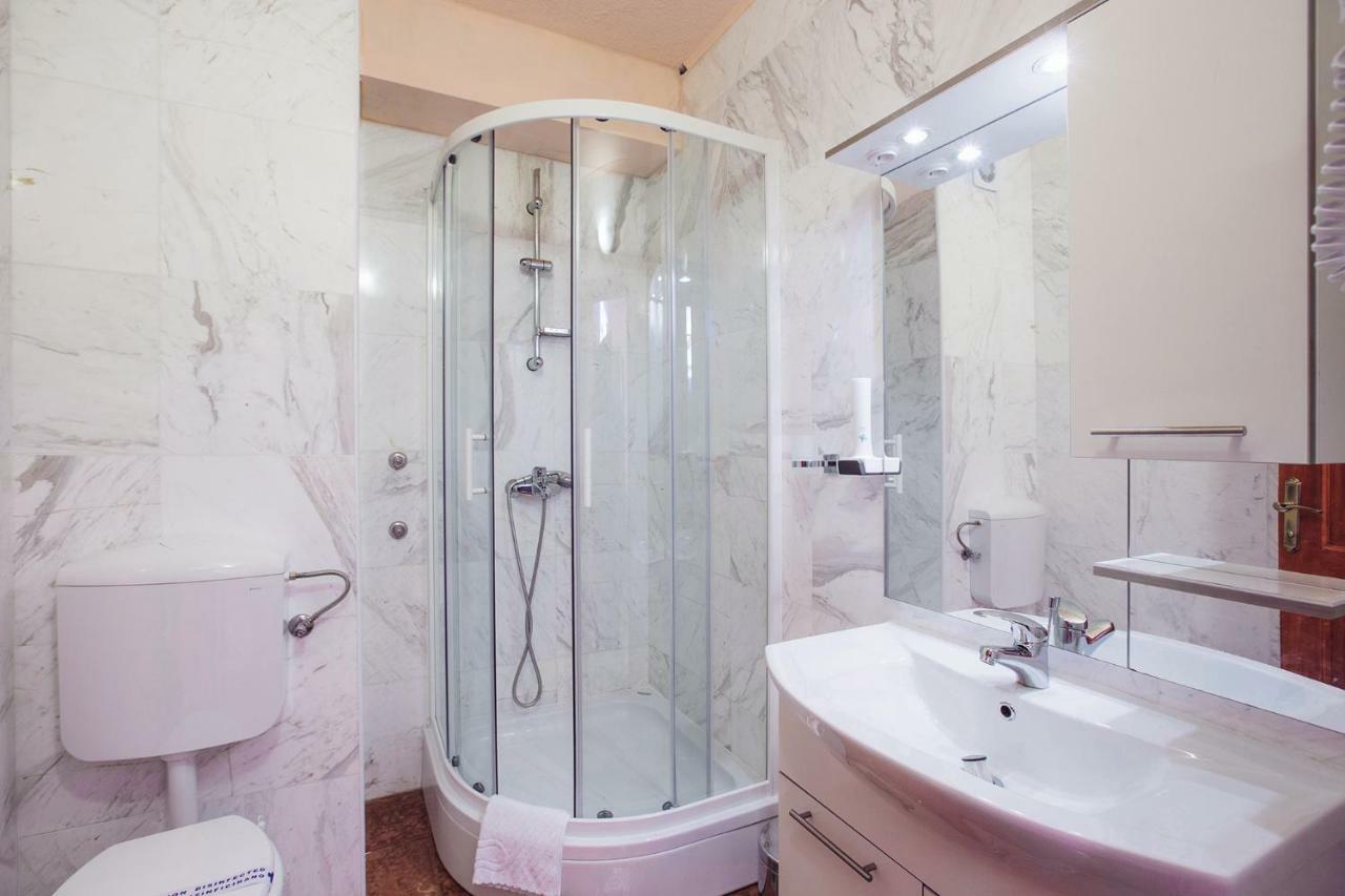 Apartmani I Sobe Dinko Starigrad Paklenica Exterior photo