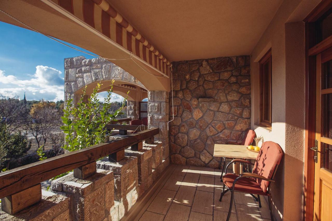 Apartmani I Sobe Dinko Starigrad Paklenica Exterior photo