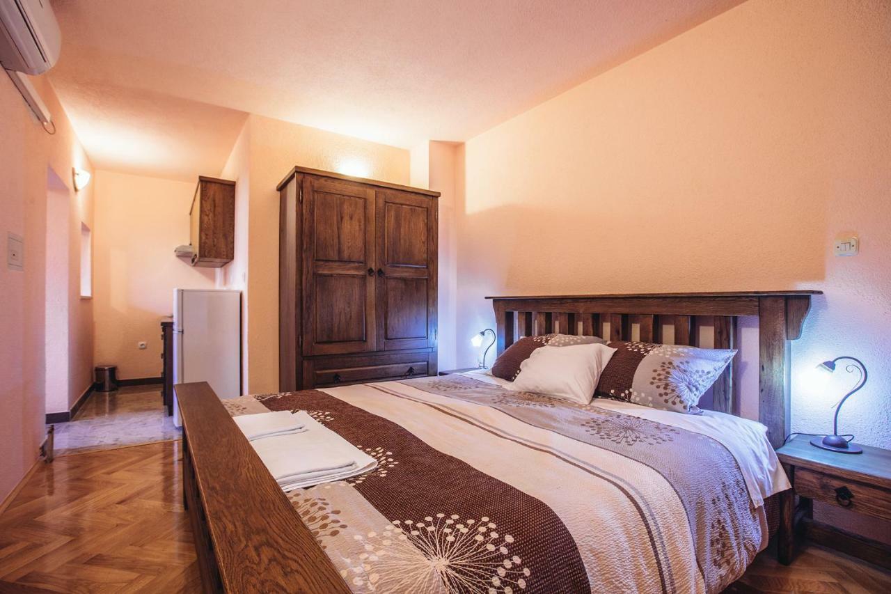 Apartmani I Sobe Dinko Starigrad Paklenica Exterior photo