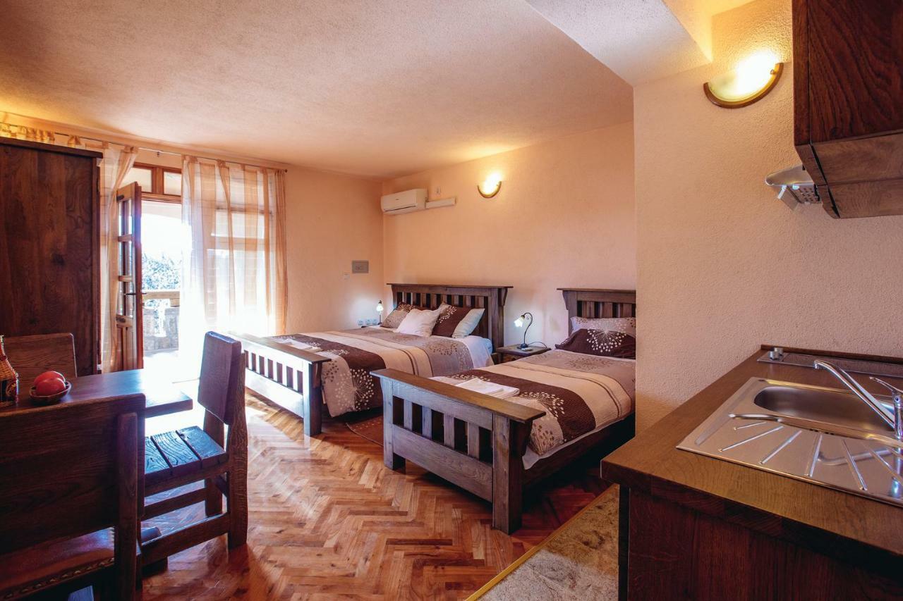 Apartmani I Sobe Dinko Starigrad Paklenica Exterior photo
