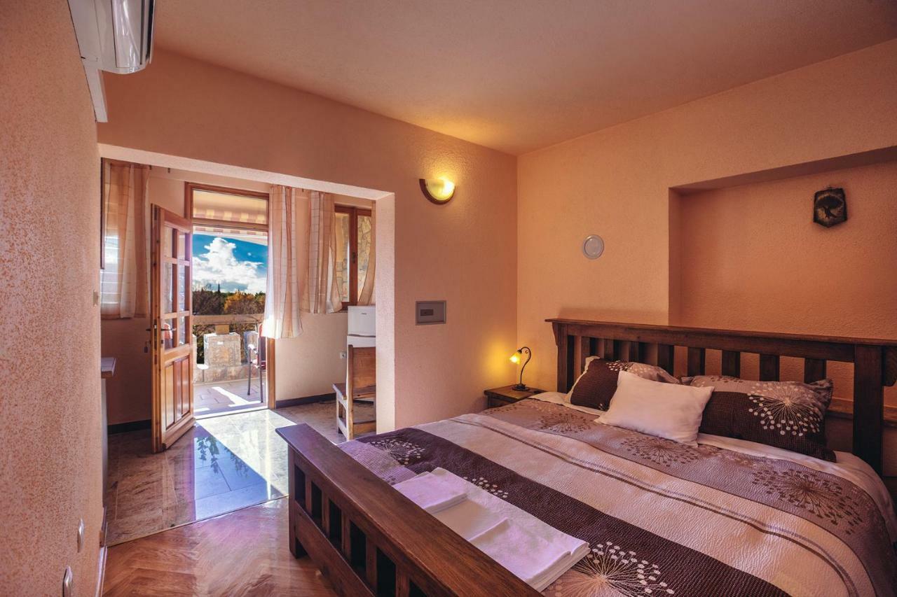Apartmani I Sobe Dinko Starigrad Paklenica Exterior photo