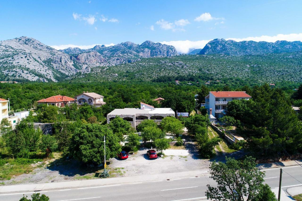 Apartmani I Sobe Dinko Starigrad Paklenica Exterior photo