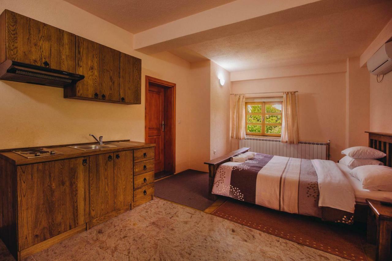 Apartmani I Sobe Dinko Starigrad Paklenica Exterior photo